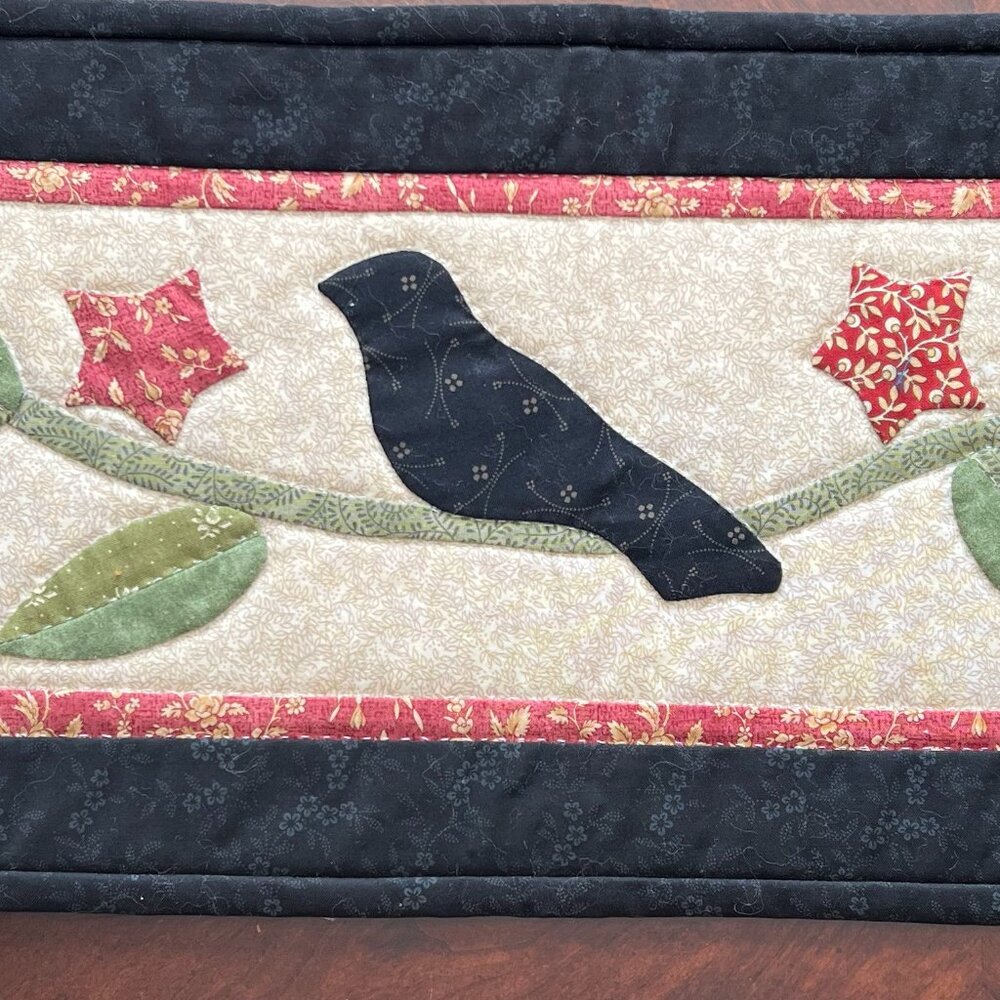 Handcrafted Appliqué Folk Art BLACK BIRD Quilt Table Runner / Topper ~ Handmade - Picture 3 of 13